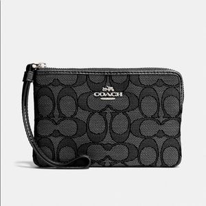 🔥🆕NWT COACH Corner Zip Wristlet🆕